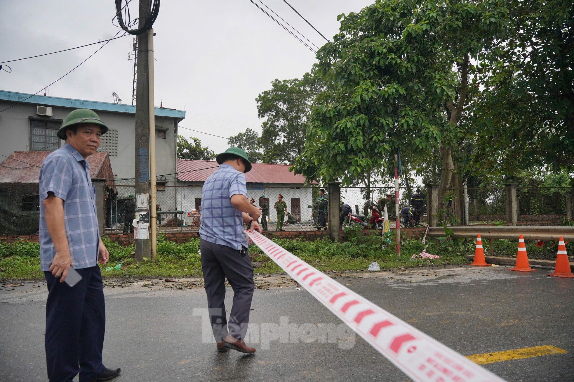 Hiện trường cầu Phong Châu sau khi bị sập-17