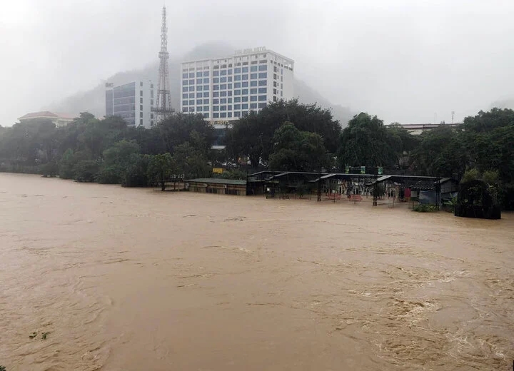 Mưa lũ cuốn trôi cháu bé 3 tuổi ở Hà Giang-2