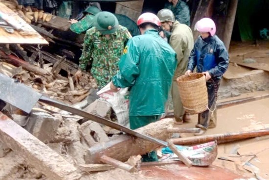 Mưa lũ cuốn trôi cháu bé 3 tuổi ở Hà Giang