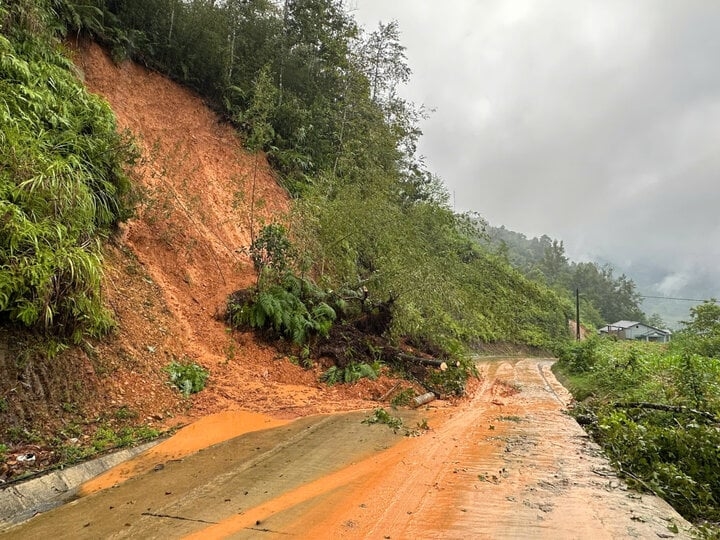 Ô tô bị vùi lấp ở Cao Bằng: Khó khăn khi tiếp cận hiện trường-2