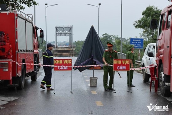 Sau vụ sập cầu Phong Châu, cấm xe qua 2 cầu Tứ Mỹ, Trung Hà