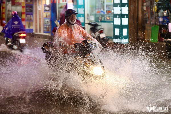 Dân mạng cùng nhau góp áo phao, nấu đồ ăn gửi tới vùng ngập lụt-9