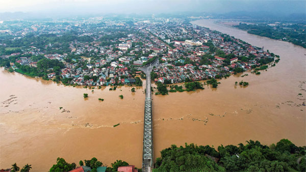 Nhìn từ trên cao, thành phố Yên Bái ngập trong biển nước-1