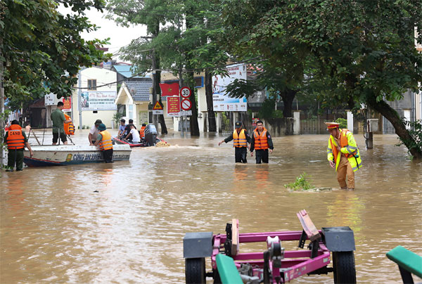 Nhìn từ trên cao, thành phố Yên Bái ngập trong biển nước-6