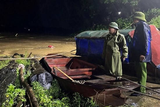 Trắng đêm lên phương án lắp cầu phao thay thế cầu Phong Châu