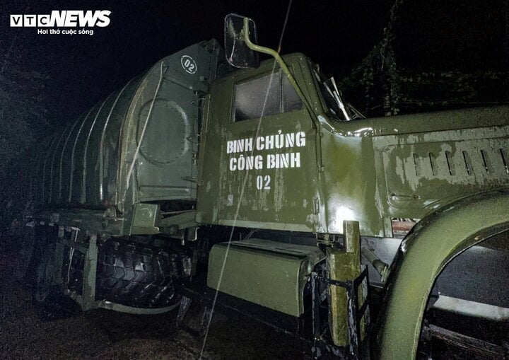 Trắng đêm lên phương án lắp cầu phao thay thế cầu Phong Châu-4