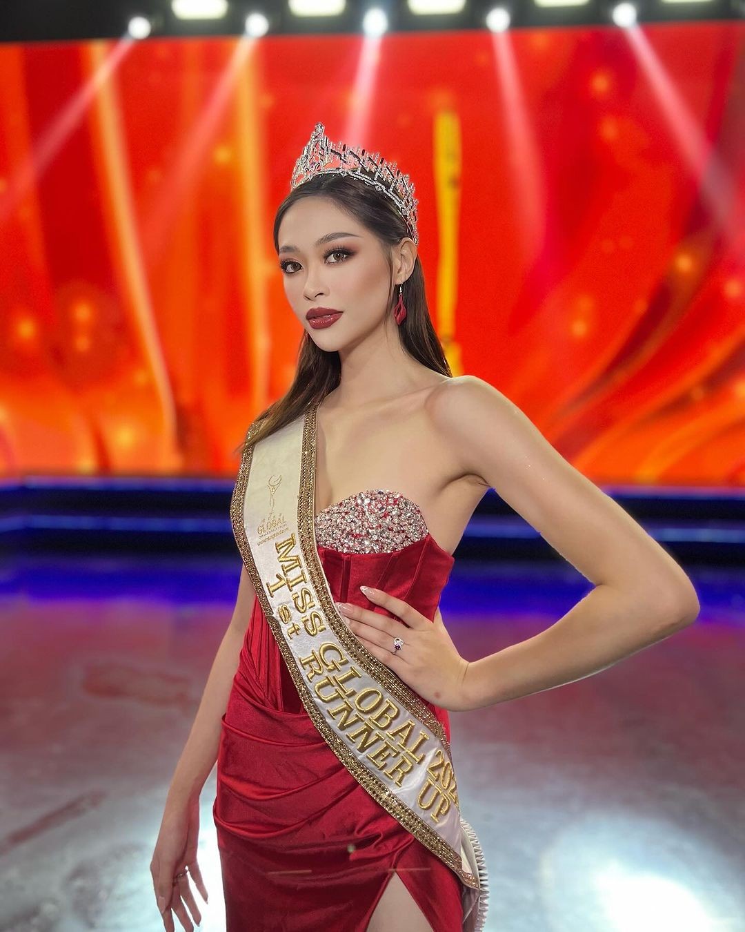 Diễn viên đóng phim cùng Âu Dương Chấn Hoa đăng quang Hoa hậu Hoàn vũ Malaysia-14