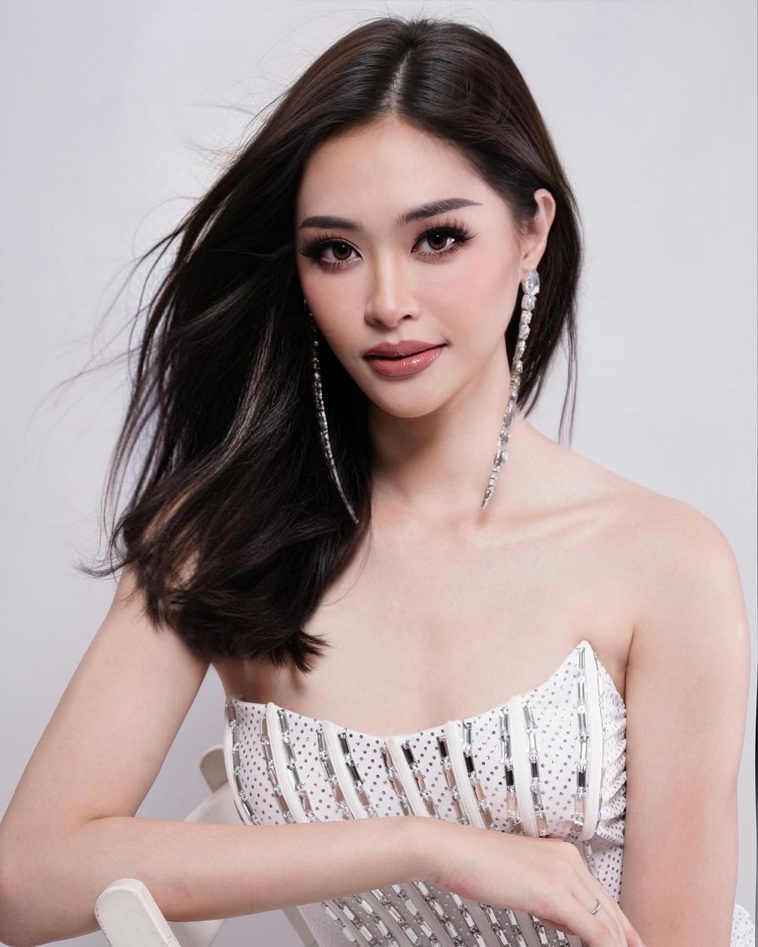 Diễn viên đóng phim cùng Âu Dương Chấn Hoa đăng quang Hoa hậu Hoàn vũ Malaysia-16