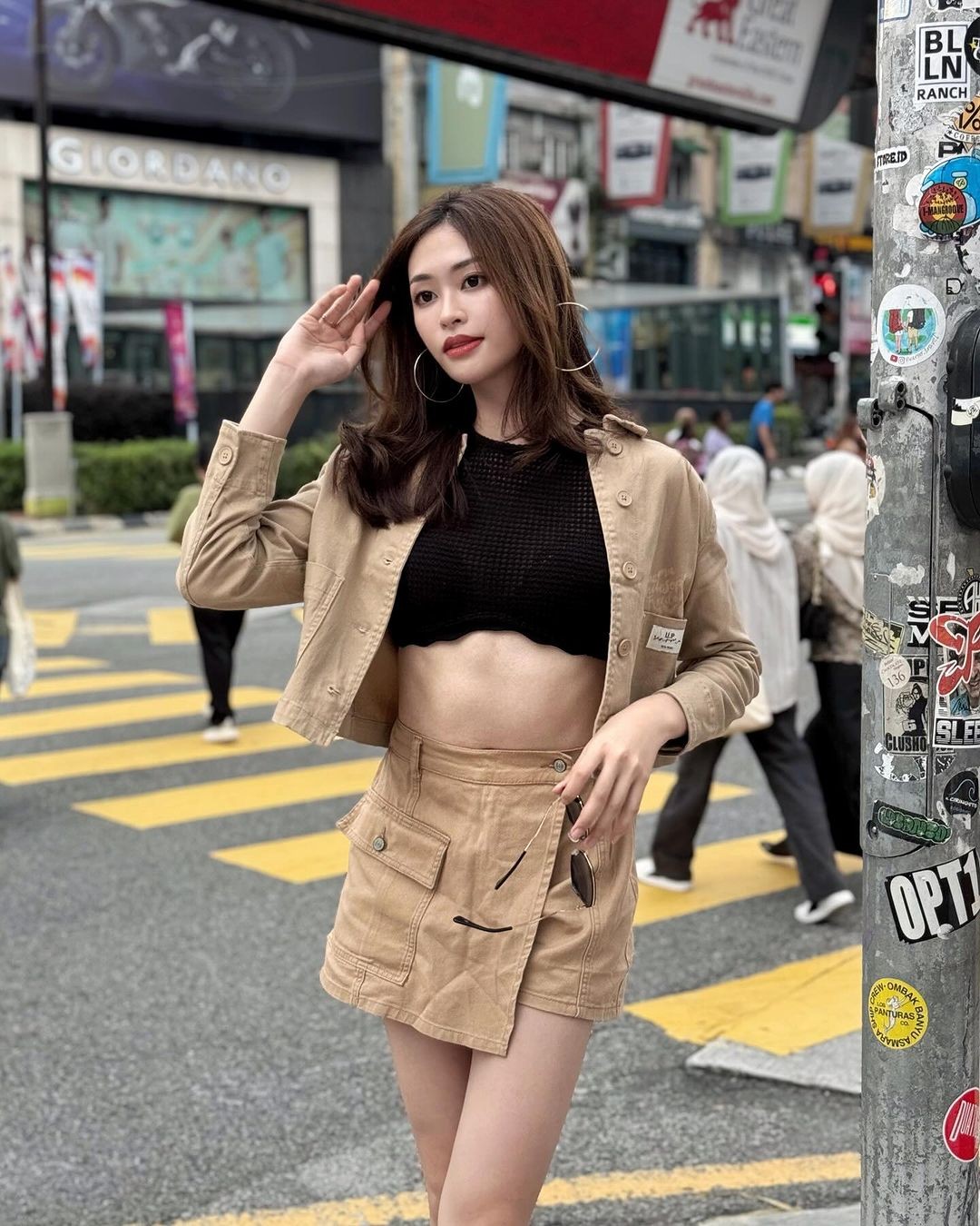 Diễn viên đóng phim cùng Âu Dương Chấn Hoa đăng quang Hoa hậu Hoàn vũ Malaysia-22