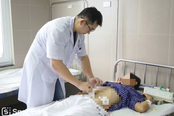 Tự thụt tháo tại nhà để giảm cân, 2 người phụ nữ ở Lạng Sơn phải nhập viện cấp cứu-1