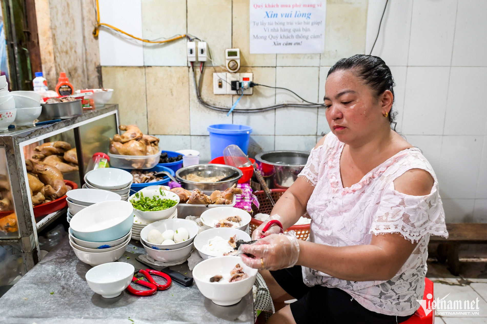 Phở 5.000 đồng ở Nam Định, khách thấy ngon ăn 6 bát liền-4