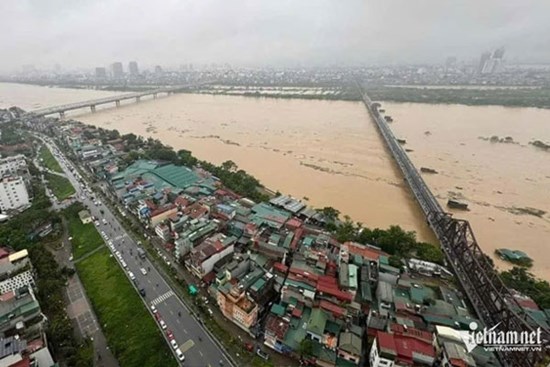 Lũ trên sông Hồng lên nhanh, Hà Nội tập trung ứng phó