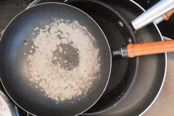 Nồi cơm điện bong lớp chống dính có hại gì?-2