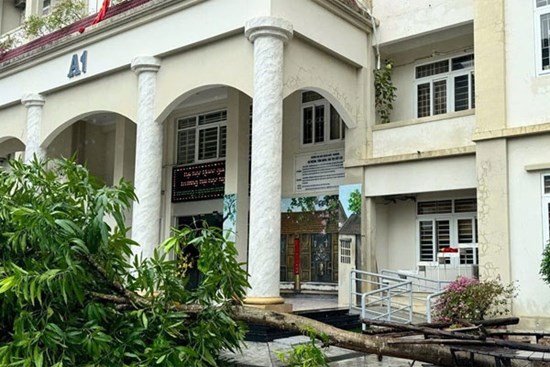 Chiều nay, nhiều trường ở Hà Nội cho nghỉ học sớm trước cảnh báo mưa to, ngập lụt
