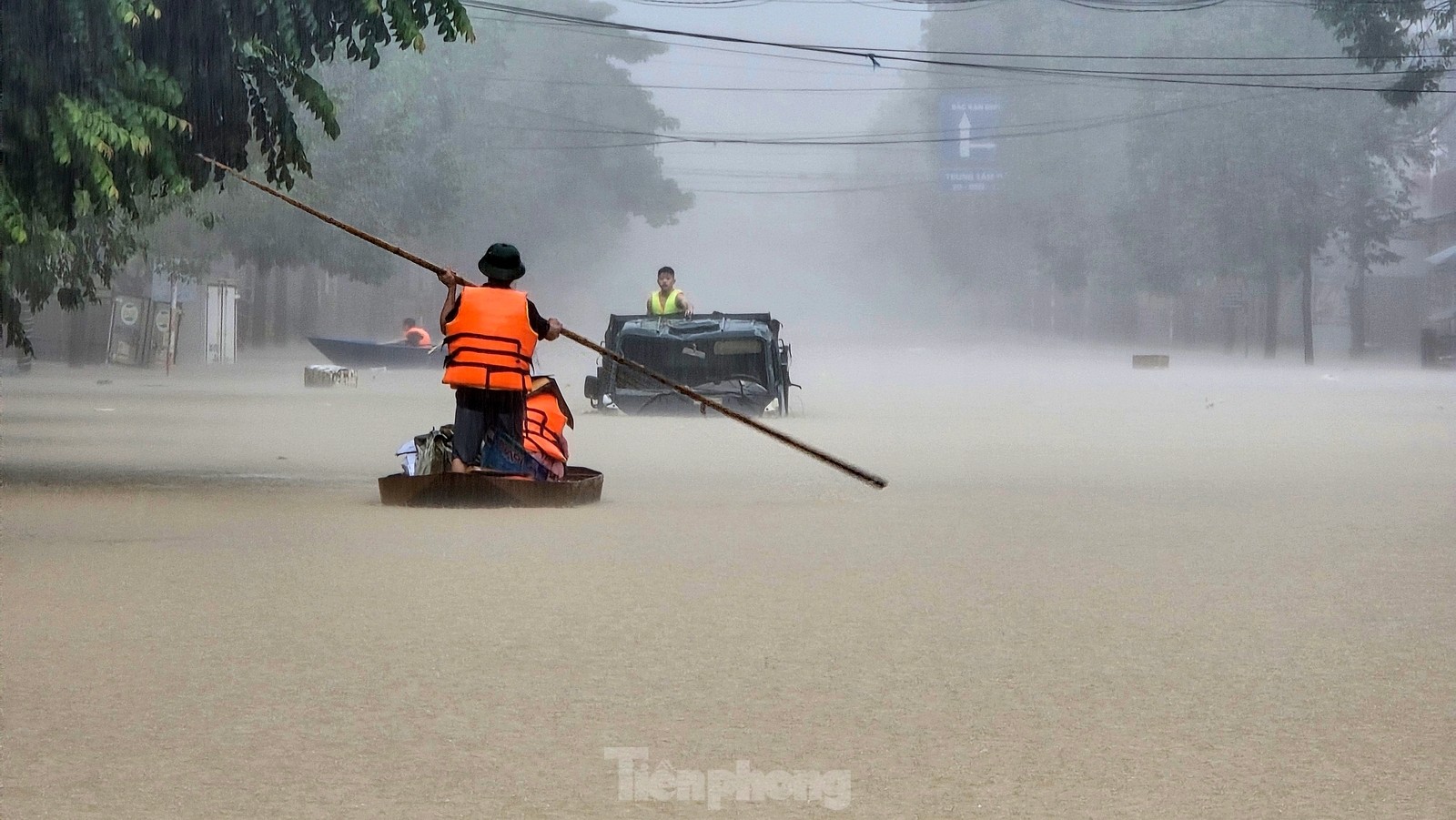 Hình ảnh xúc động trong cơn đại hồng thủy chưa từng có ở Thái Nguyên-2