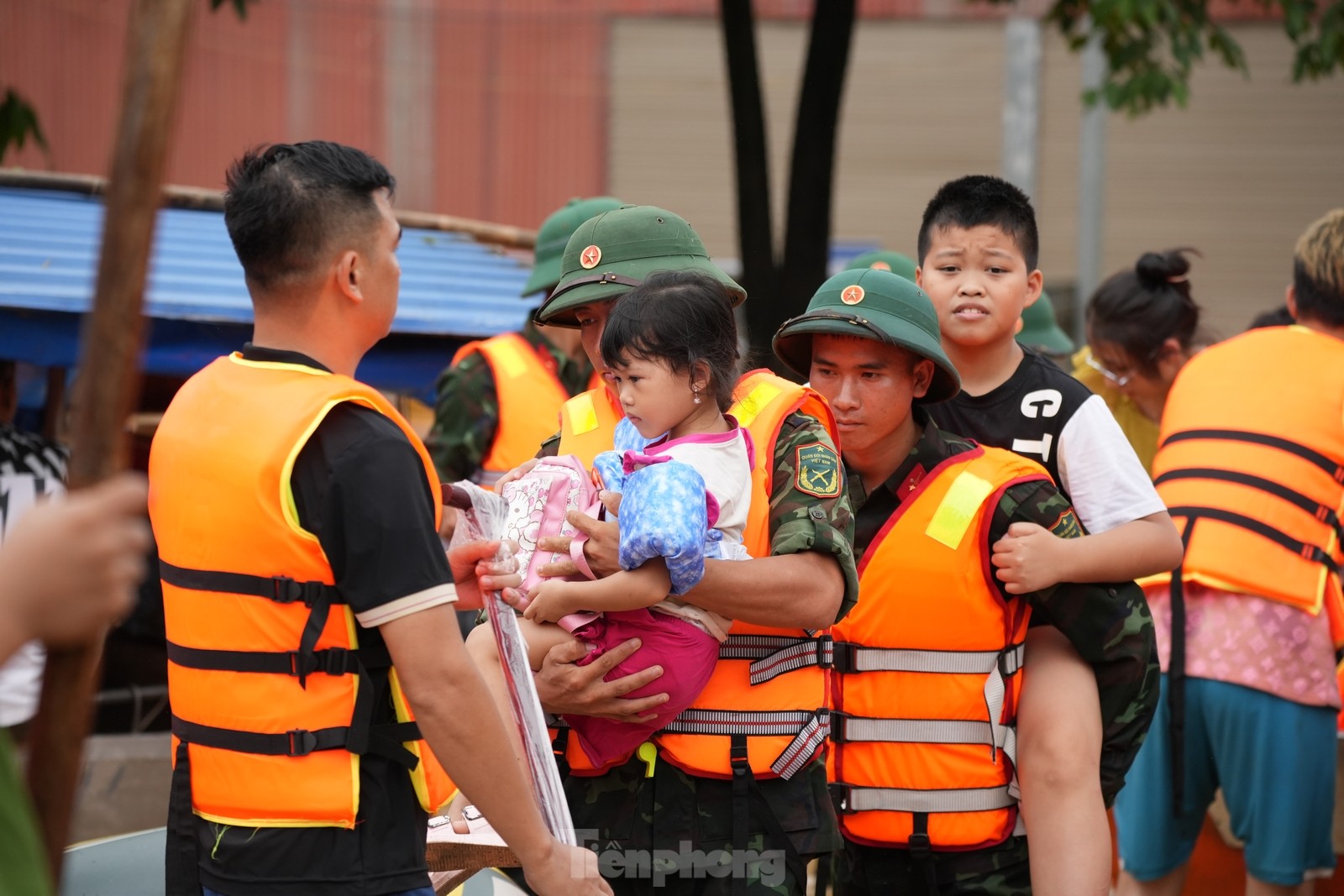 Hình ảnh xúc động trong cơn đại hồng thủy chưa từng có ở Thái Nguyên-19