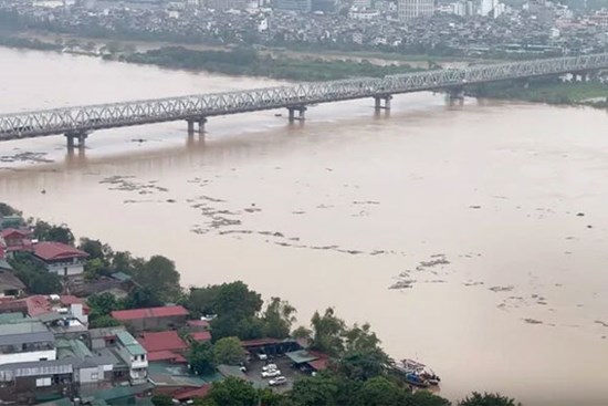 Lũ trên sông Hồng tại Hà Nội khả năng đạt đỉnh vào trưa nay và trên báo động 2