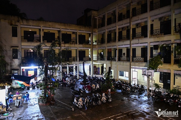 Đêm đầu tiên ở điểm tránh lụt của Hà Nội-1