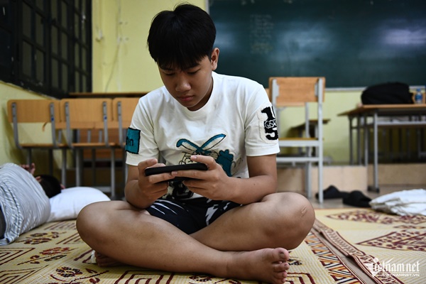 Đêm đầu tiên ở điểm tránh lụt của Hà Nội-8