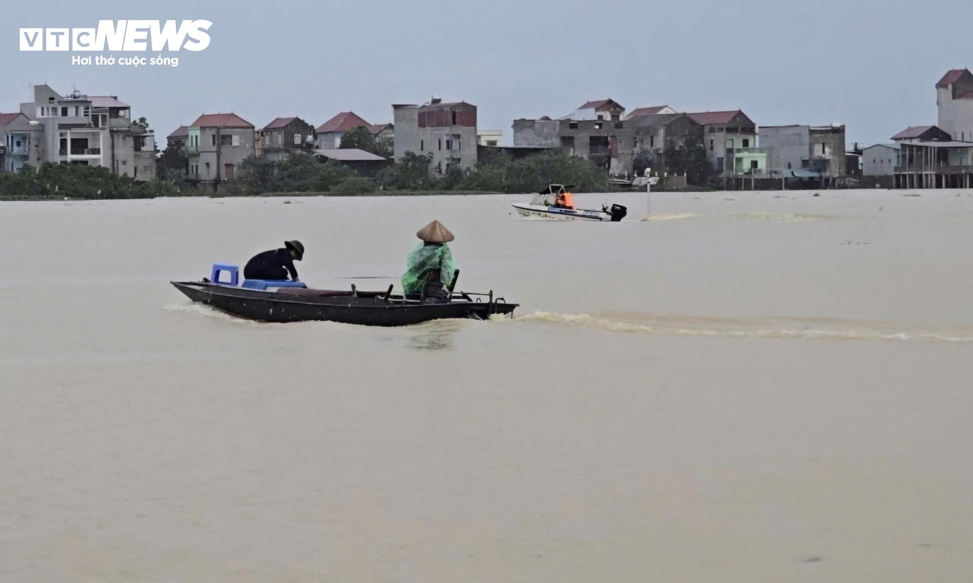 Lũ sông Cầu cao nhất trong gần 40 năm, 9.000 người dân Bắc Giang bị cô lập-4