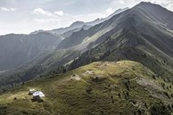 Phát hiện gây chấn động về trại lính ẩn mình trong dãy núi Alps của Thụy Sĩ