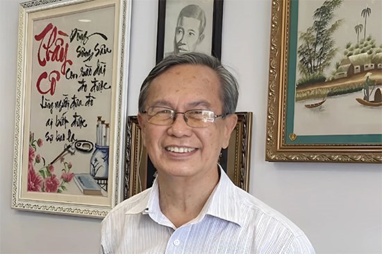 Một giáo sư miền Nam rút hết tiền dưỡng già, ủng hộ đồng bào bị lũ lụt 1 tỷ đồn