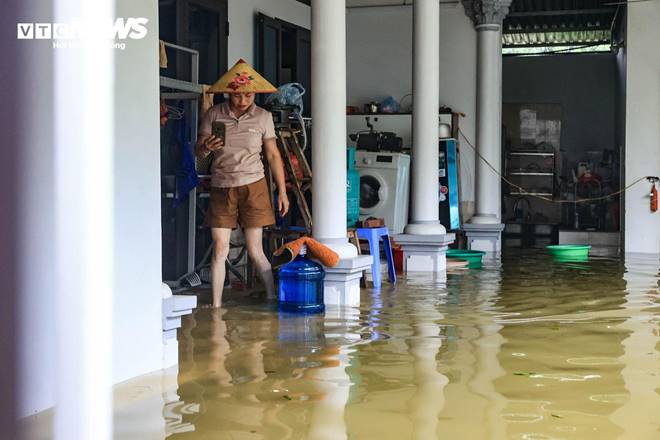 Hà Nội: Huyện Chương Mỹ ngập nặng, nước lũ cao đến đầu người-20