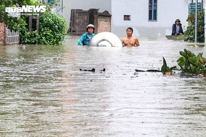 Hà Nội: Huyện Chương Mỹ ngập nặng, nước lũ cao đến đầu người-8