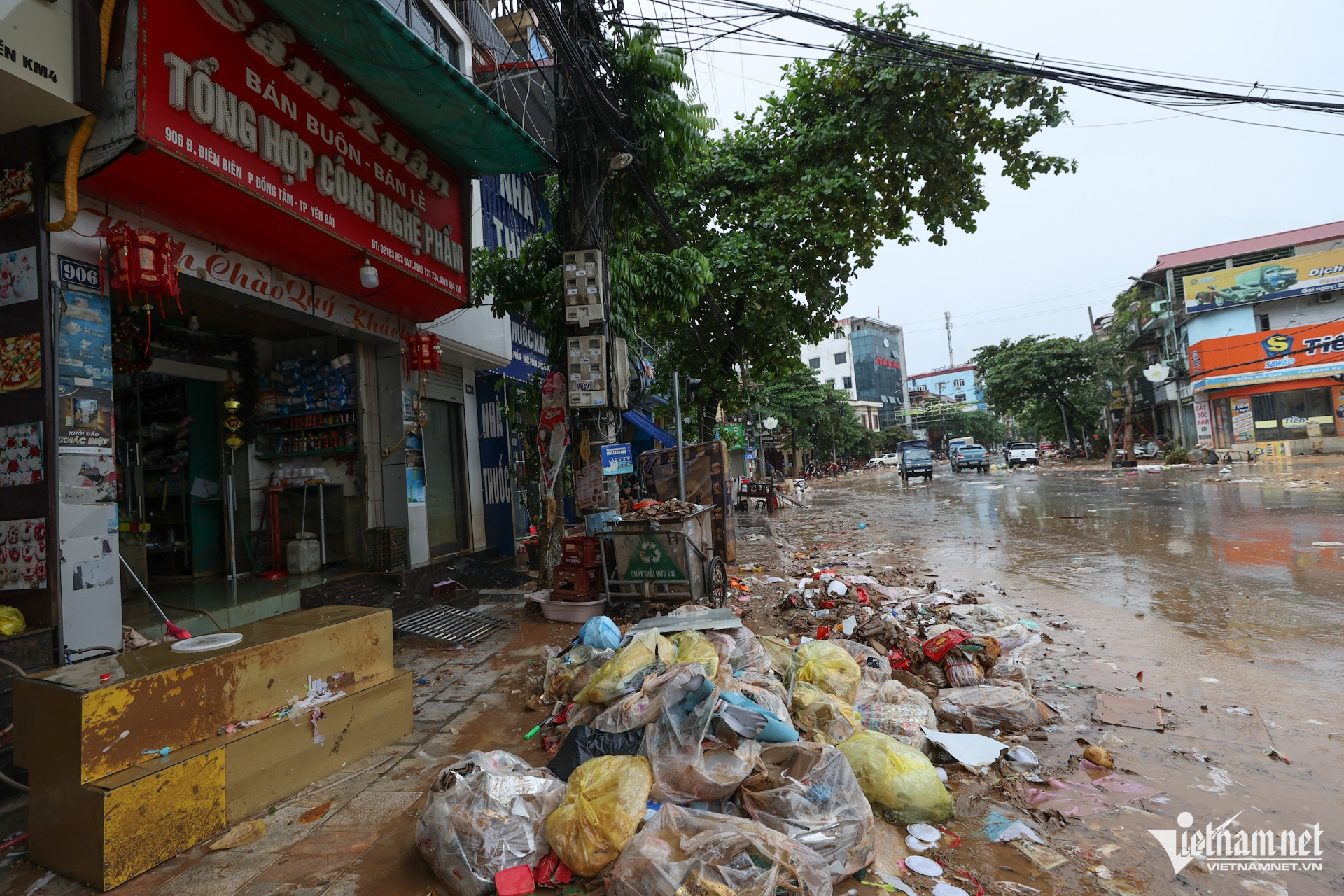 Thành phố Yên Bái rũ bùn sau trận lũ lịch sử-1