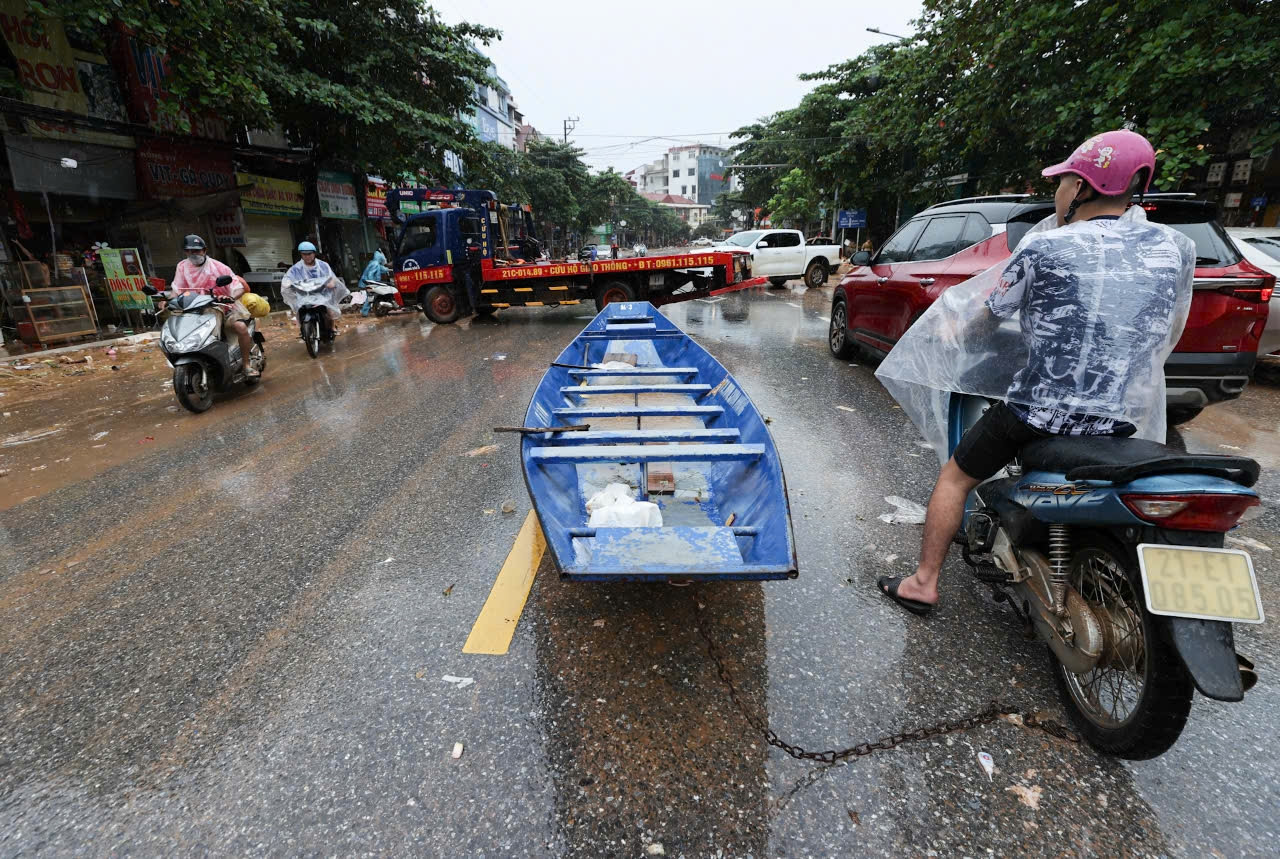 Thành phố Yên Bái rũ bùn sau trận lũ lịch sử-11