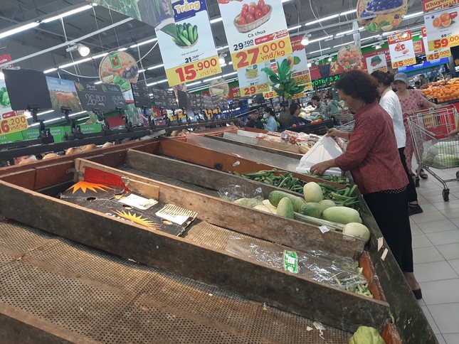 Trữ quá nhiều thực phẩm trong những ngày mưa bão tiềm ẩn rủi ro cho sức khoẻ-1