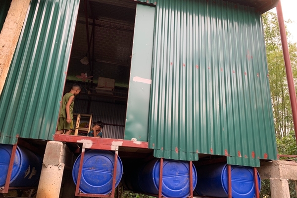 Thêm nhiều nhà dân ở Hà Tĩnh bị lốc xoáy cuốn tốc mái do bão số 4-7