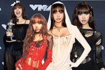 Lisa BlackPink bị chỉ trích vì nghi vấn hát nhép-3