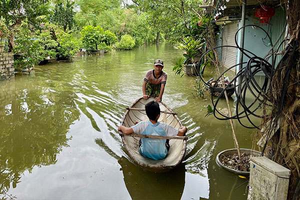 Người đàn ông trẻ Làng Nủ đầy bùn trong phổi, nguy kịch do hội chứng vùi lấp-2