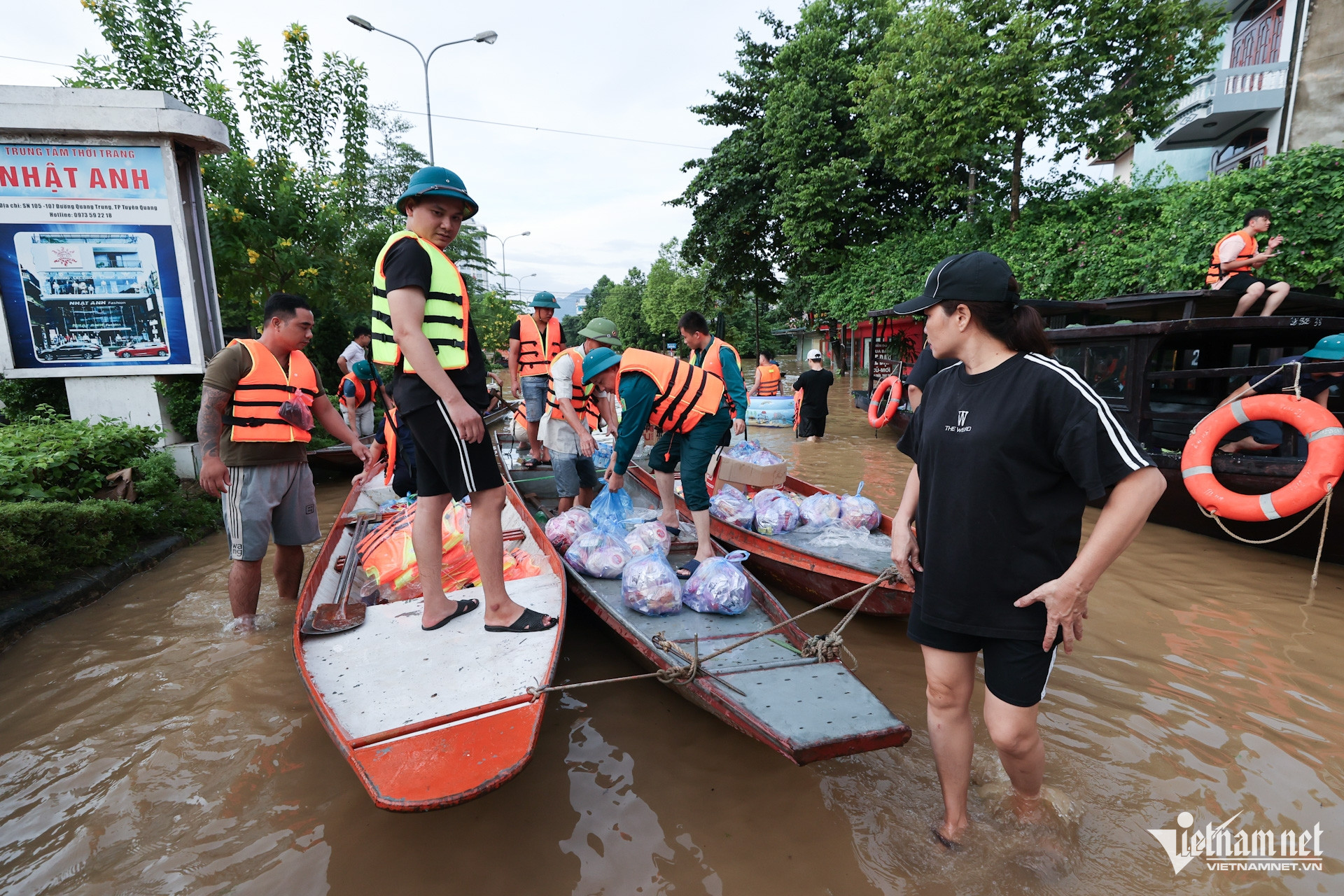 Những ngày mưa lũ kinh hoàng nhất lịch sử ở các tỉnh miền núi phía Bắc-21