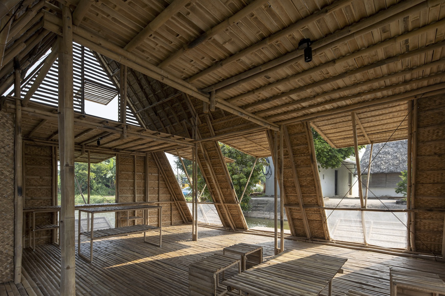 Nhà tre nổi trên mặt nước, thích ứng với bão lụt-6