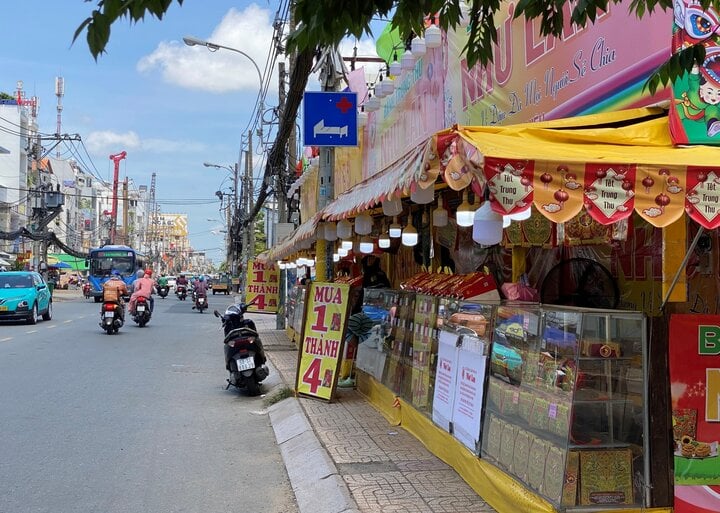 Bánh Trung thu khuyến mãi ‘ảo’, mua 1 thành 4 khắp TP.HCM-1