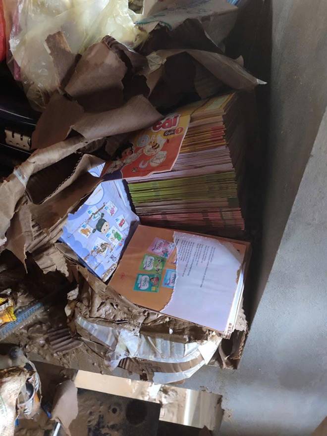 Cô giáo vùng cao nghẹn ngào nhìn sách vở, bàn ghế ngập trong bùn đất-8