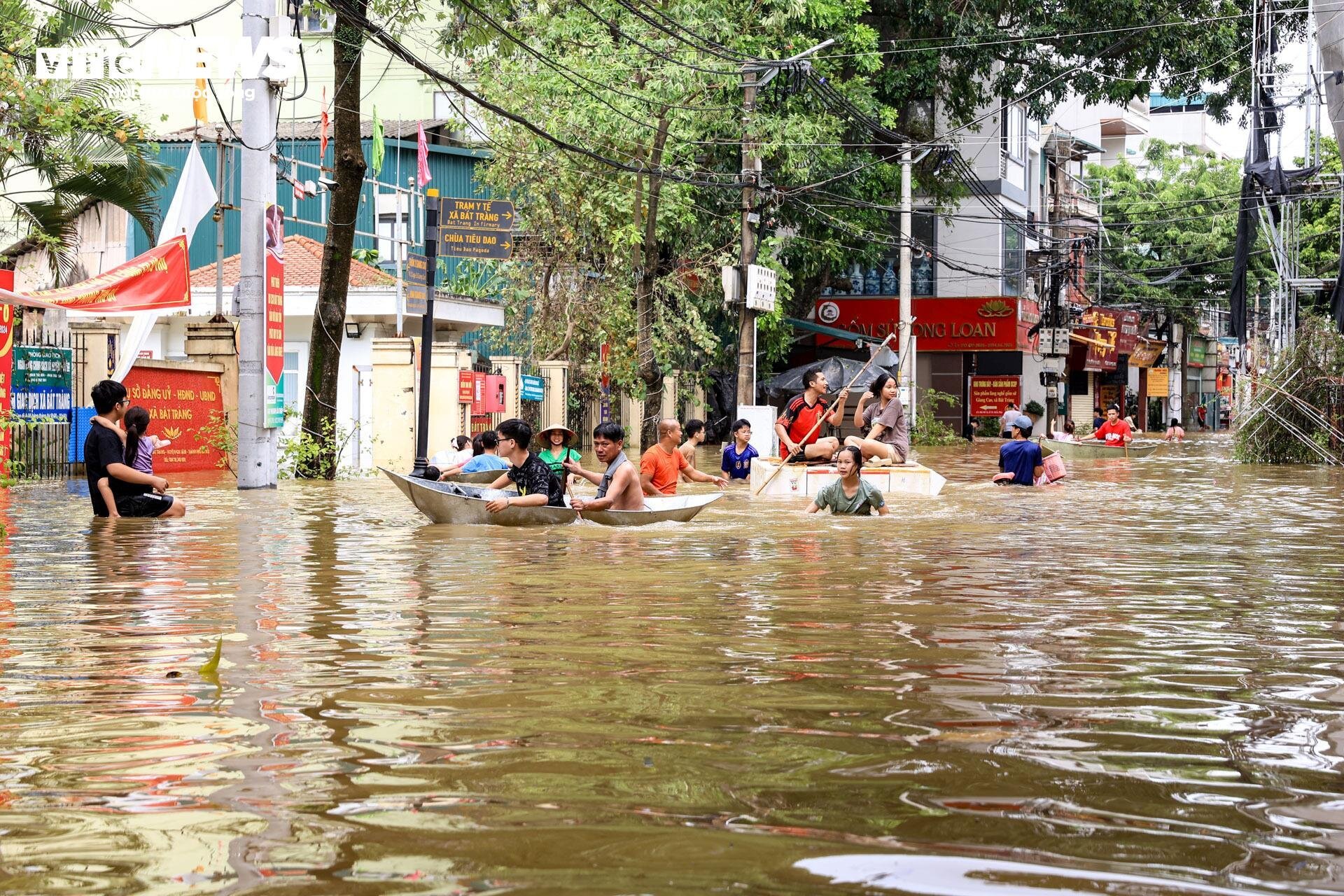 Tiểu thương làng gốm Bát Tràng mất cả trăm triệu chỉ sau một đêm lũ-2