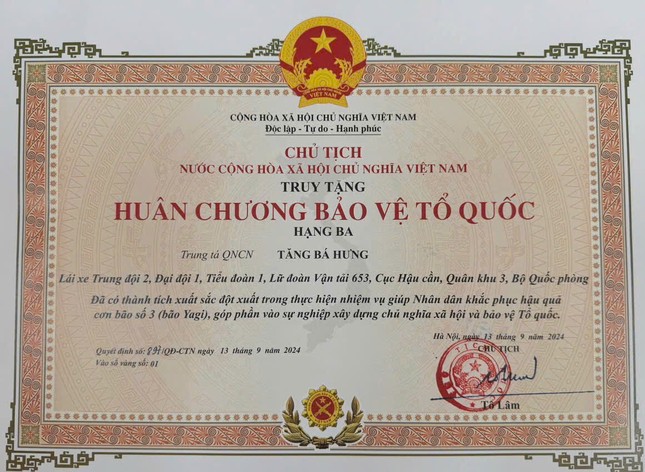 Truy tặng Huân chương Bảo vệ Tổ quốc cho Trung tá quân nhân chuyên nghiệp Tăng Bá Hưng-2