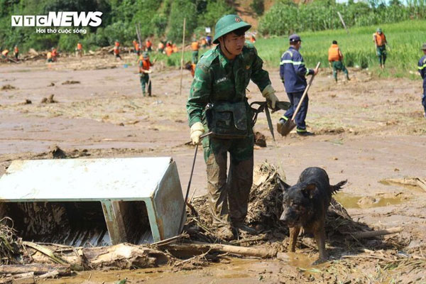 Vụ lũ quét ở Làng Nủ: Tìm thấy thêm 3 thi thể nạn nhân bị mất tích-1