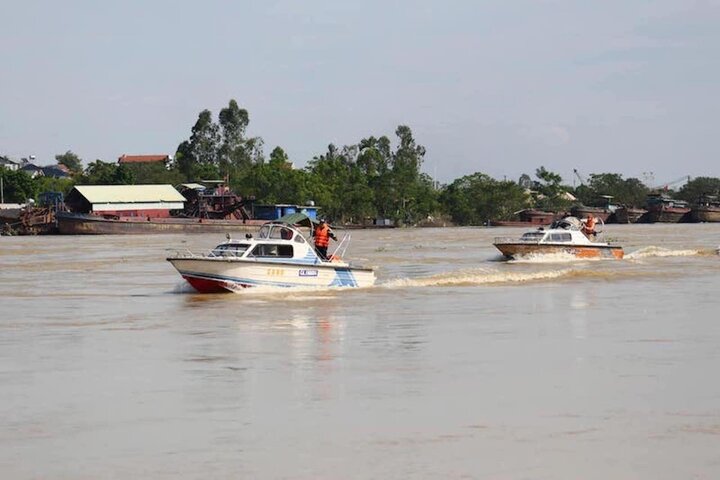 Tìm kiếm nạn nhân, trục vớt phương tiện vụ sập cầu Phong Châu-6