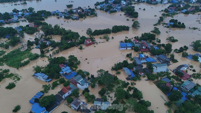 Thủ tướng: Xử lý nghiêm việc lợi dụng mưa lũ để tăng giá hàng hóa-2