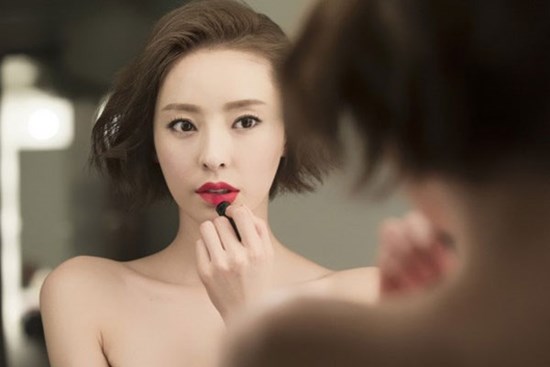 Người đàn bà đẹp lén ngoại tình để được 