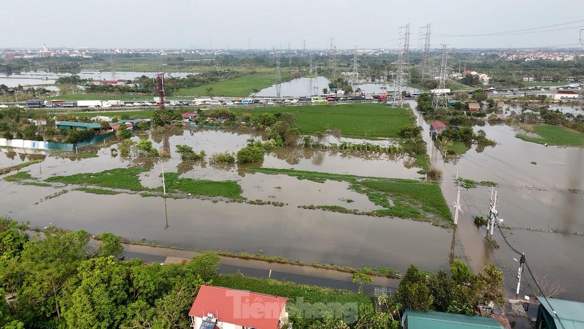 Ô tô tắc hơn 5km trên cao tốc Pháp Vân - Cầu Giẽ do ngập úng-12