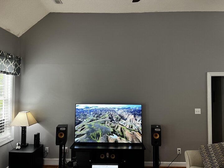 Những vật dụng không nên để cạnh tivi-2