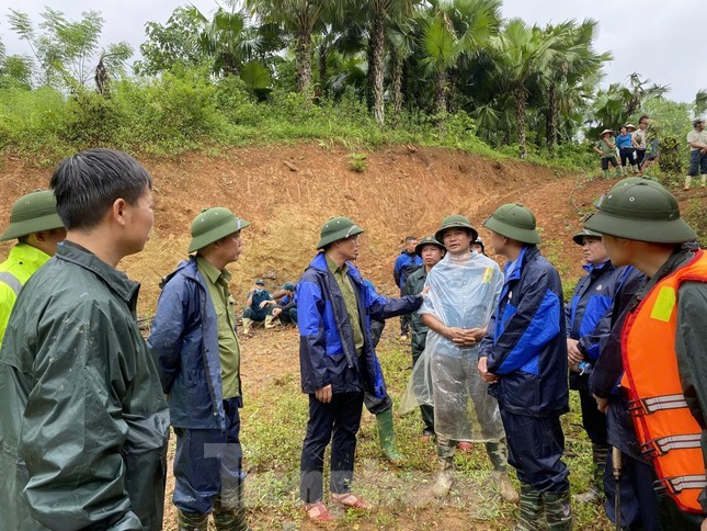 Nhìn lại toàn cảnh trận bão lũ tàn khốc-6