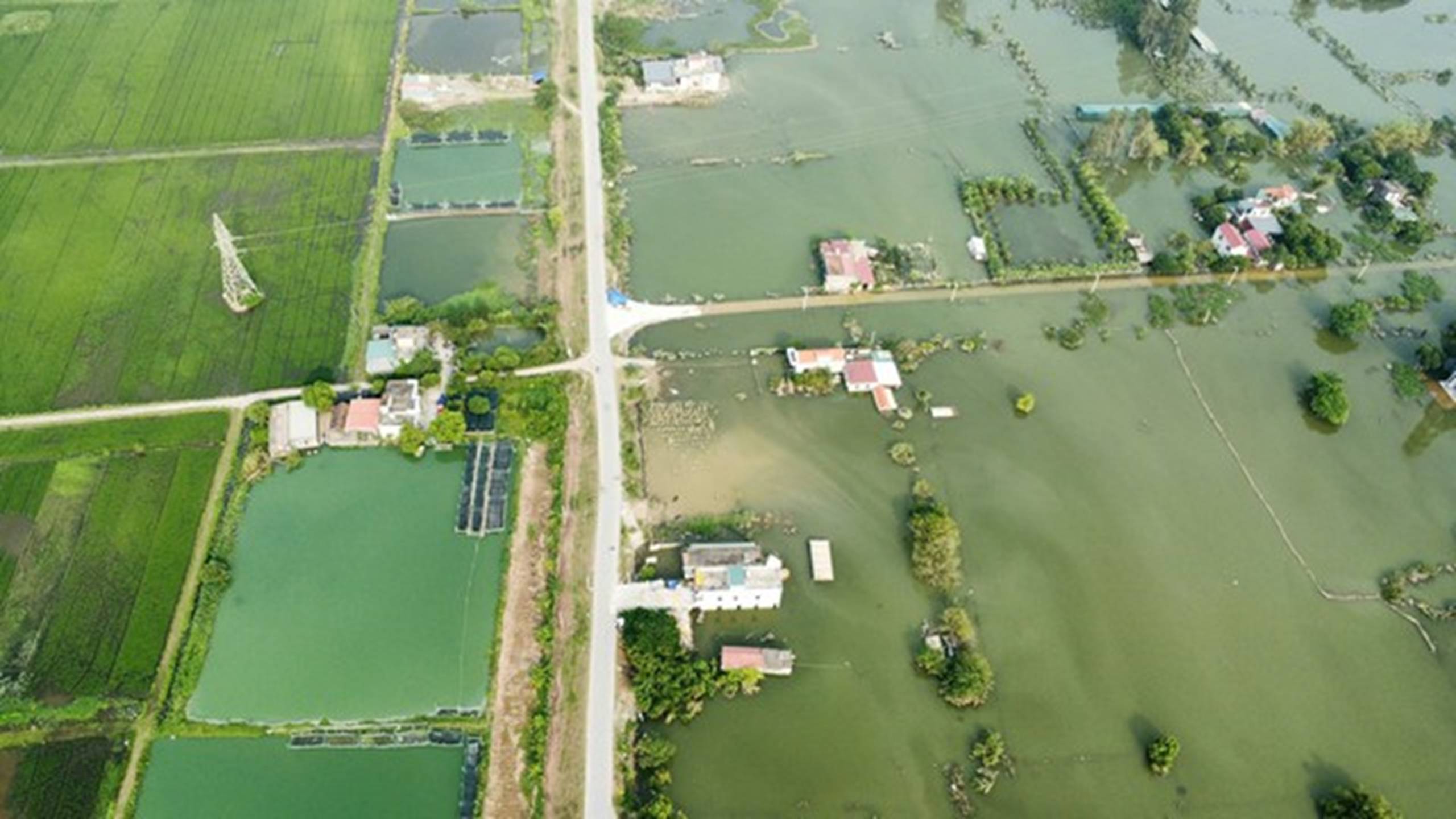 Nam Định: Nước rút chậm, người dân vùng lũ ở Ý Yên mòn mỏi ngày trở về-2