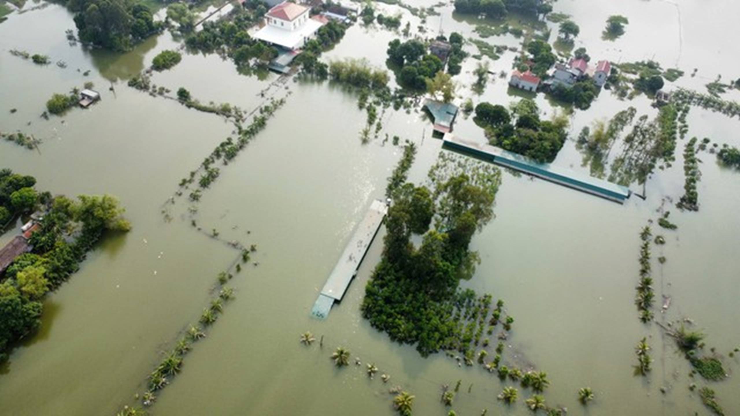 Nam Định: Nước rút chậm, người dân vùng lũ ở Ý Yên mòn mỏi ngày trở về-11