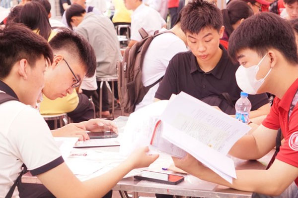 Loạt trường ở Hà Nội bị tuýt còi do tuyển sinh vượt quá chỉ tiêu-1